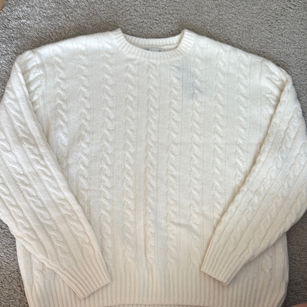 Hollister Cream Cable Knit Crewneck Sweater